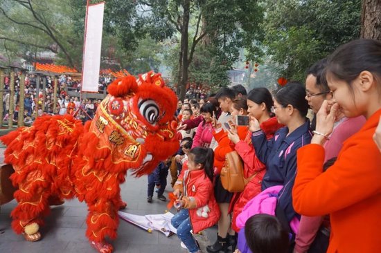 当千年古城遇上龙年！这场“浔”福之旅将年味拉满了……